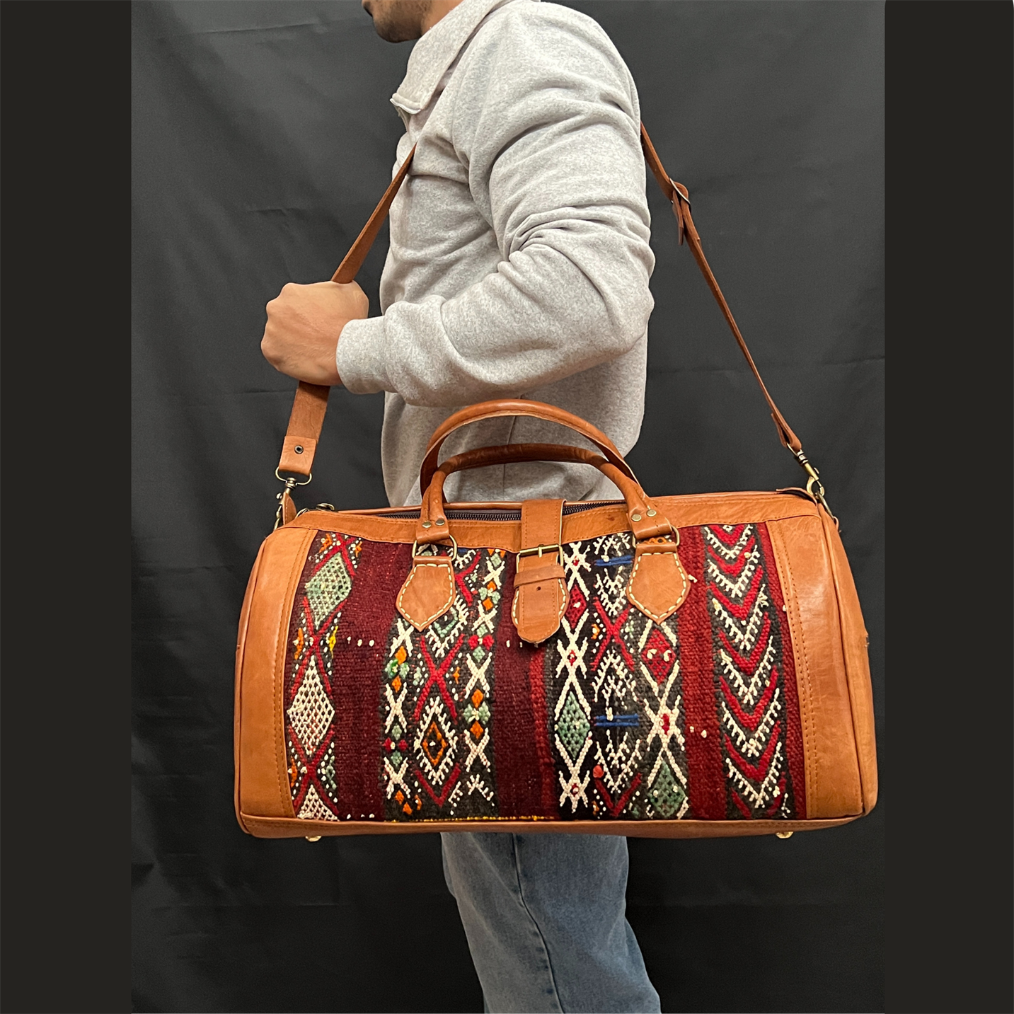 leather_kilim_travel_bag_6f974331-4e62-43f3-a3ce-d0e05df068cc.png